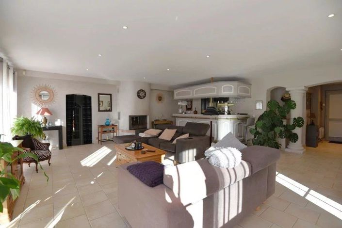 Image No.3-4 Bed House for sale