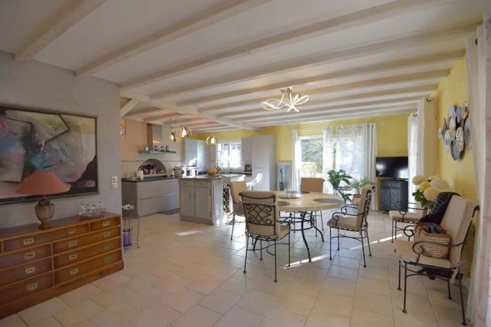 Image No.6-4 Bed House for sale