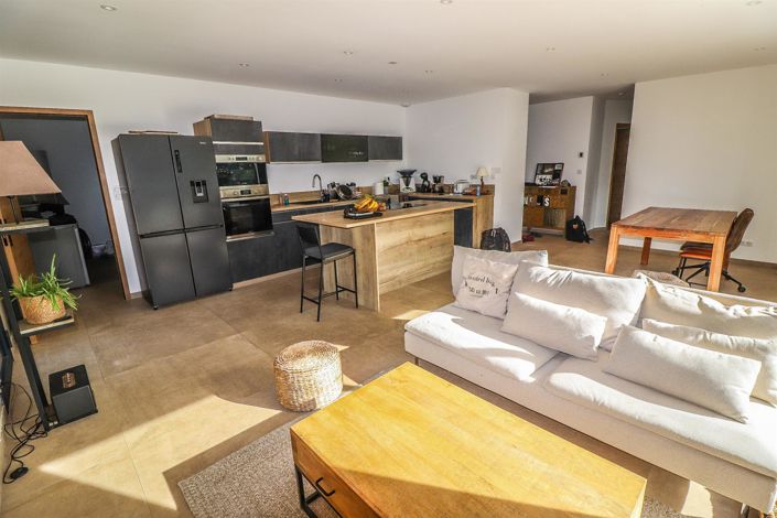 Image No.12-4 Bed House for sale