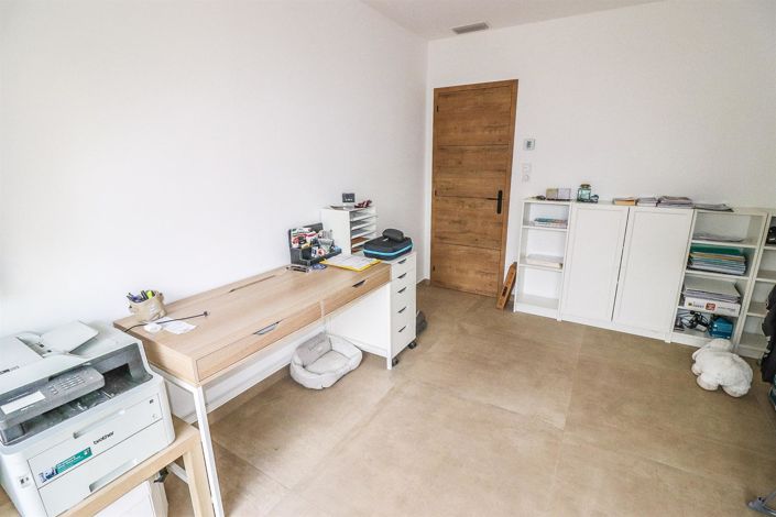 Image No.18-4 Bed House for sale