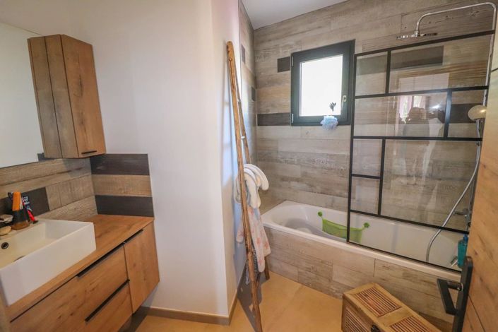 Image No.19-4 Bed House for sale