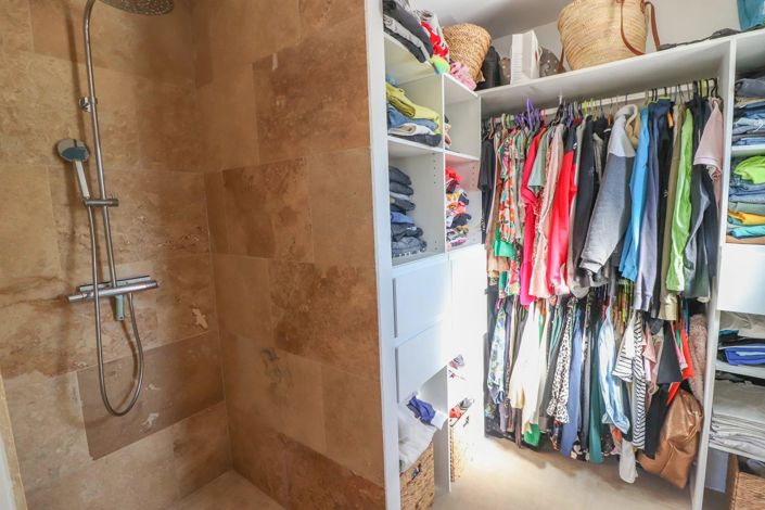 Image No.20-4 Bed House for sale