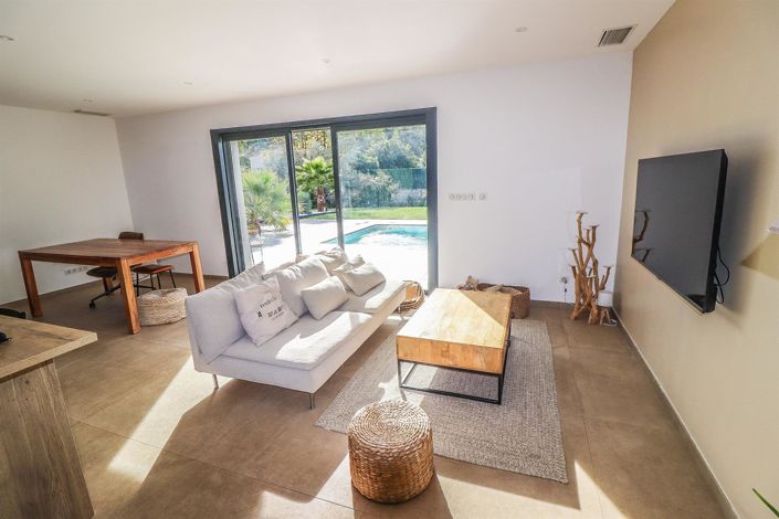 Image No.32-4 Bed House for sale