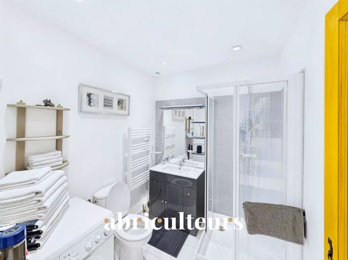 Image No.18-8 Bed House for sale