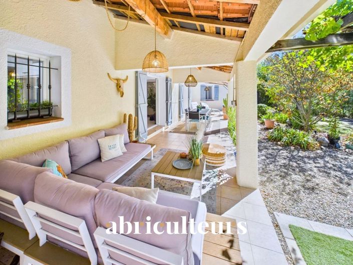 Image No.2-8 Bed House for sale