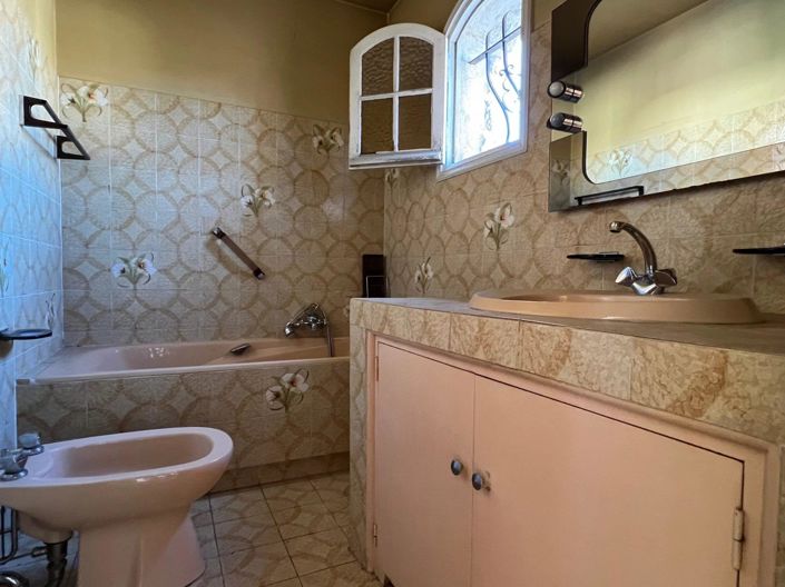 Image No.10-3 Bed House for sale