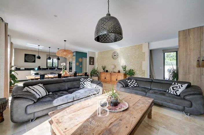 Image No.3-4 Bed House for sale