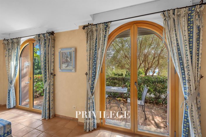 Image No.11-10 Bed House for sale