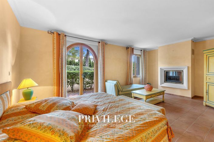 Image No.12-10 Bed House for sale