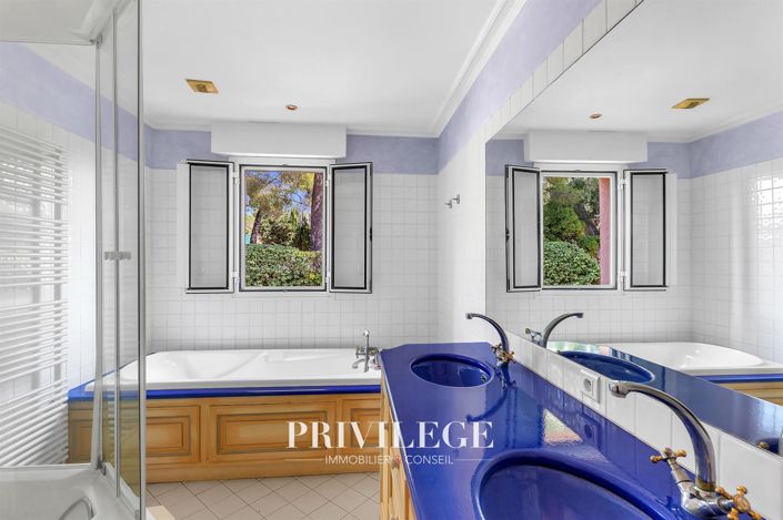 Image No.19-10 Bed House for sale