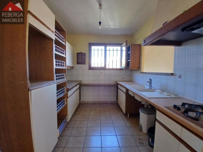 Image No.2-5 Bed House for sale