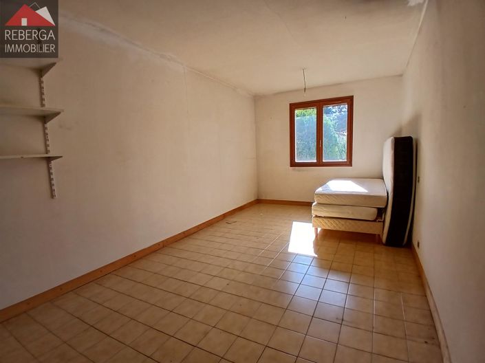 Image No.6-5 Bed House for sale