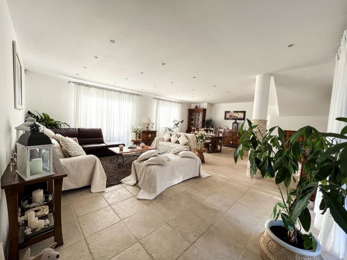 Image No.10-3 Bed House for sale