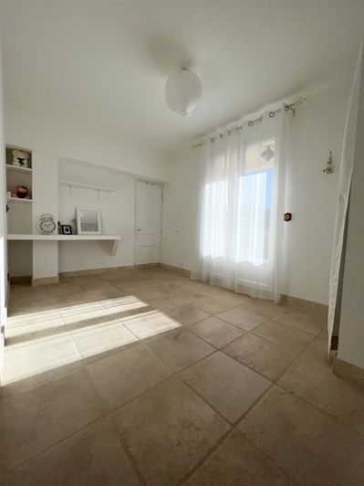 Image No.18-3 Bed House for sale