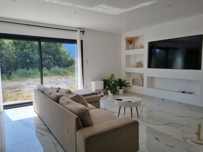 Image No.10-4 Bed House for sale