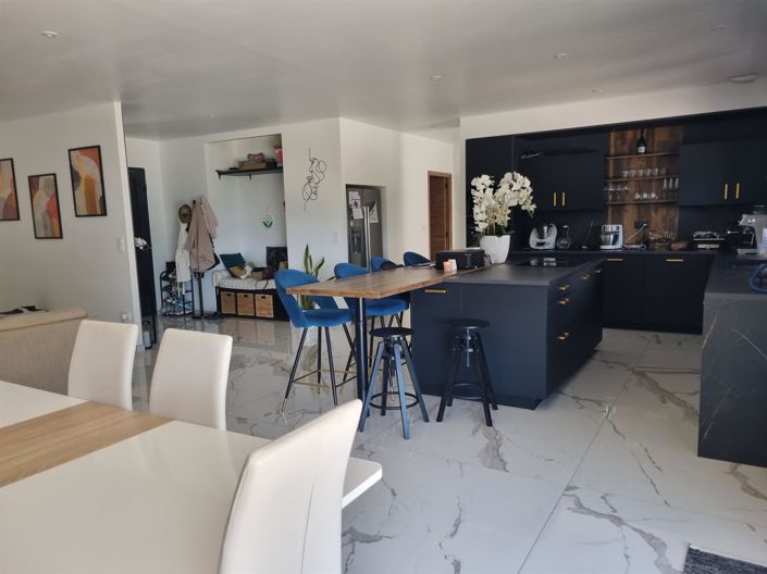 Image No.4-4 Bed House for sale