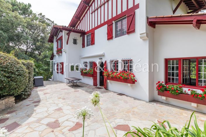 Image No.10-8 Bed House for sale