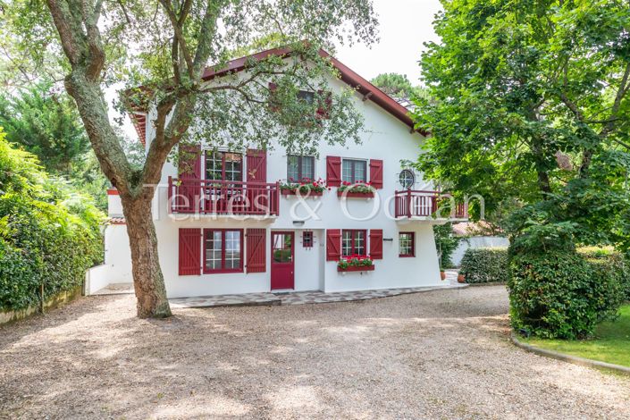 Image No.12-8 Bed House for sale