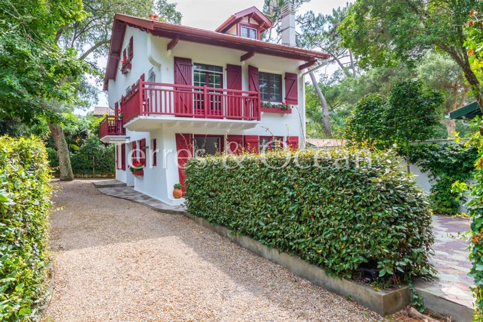 Image No.13-8 Bed House for sale