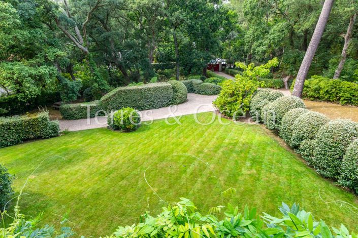 Image No.2-8 Bed House for sale