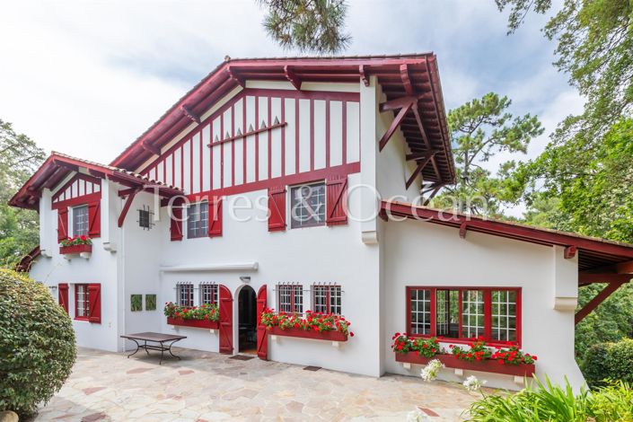 Image No.3-8 Bed House for sale