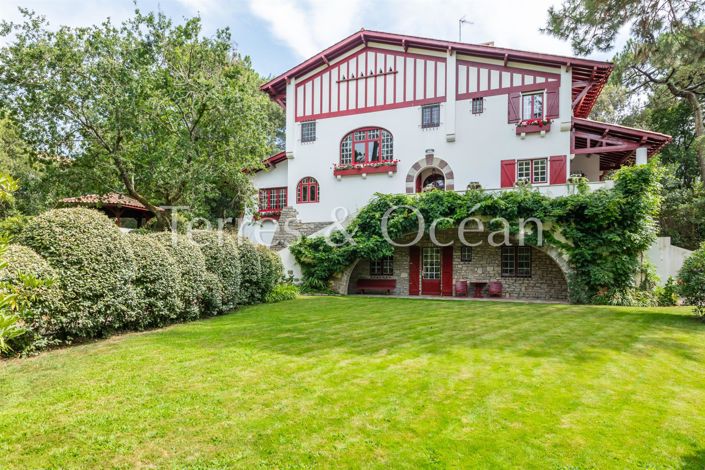 Image No.5-8 Bed House for sale