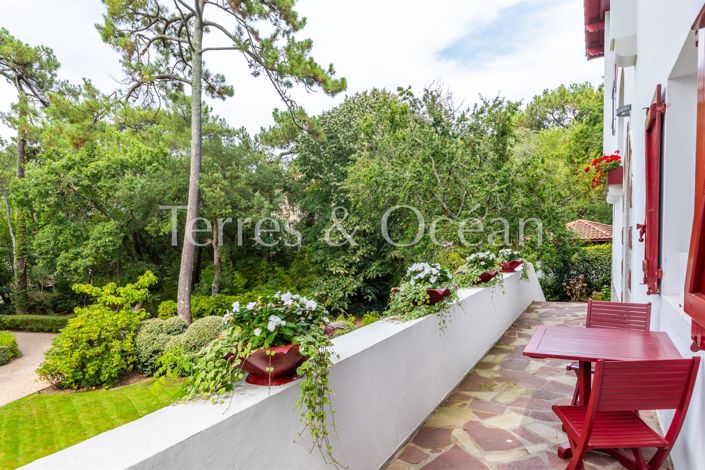 Image No.7-8 Bed House for sale