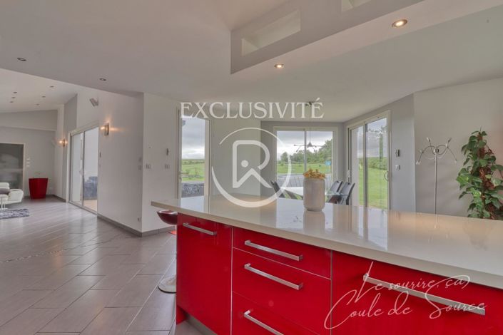 Image No.6-5 Bed House for sale