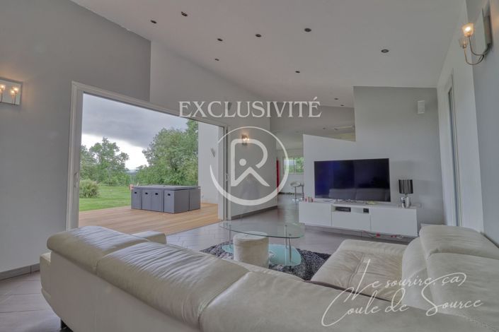 Image No.7-5 Bed House for sale