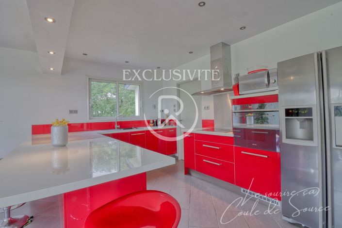 Image No.8-5 Bed House for sale