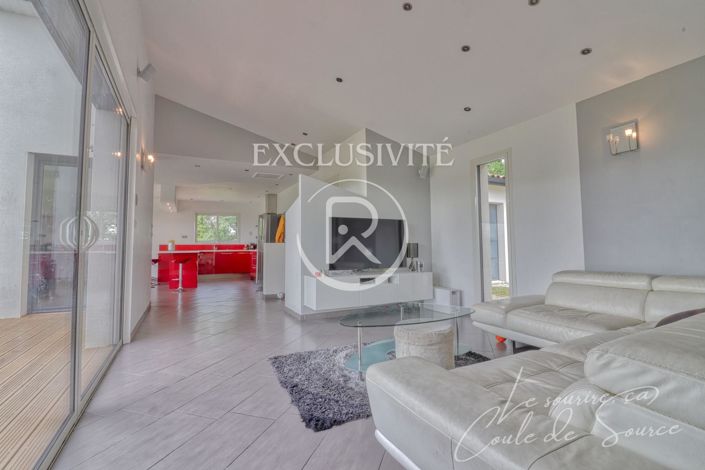 Image No.9-5 Bed House for sale