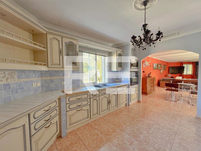 Image No.8-3 Bed House for sale