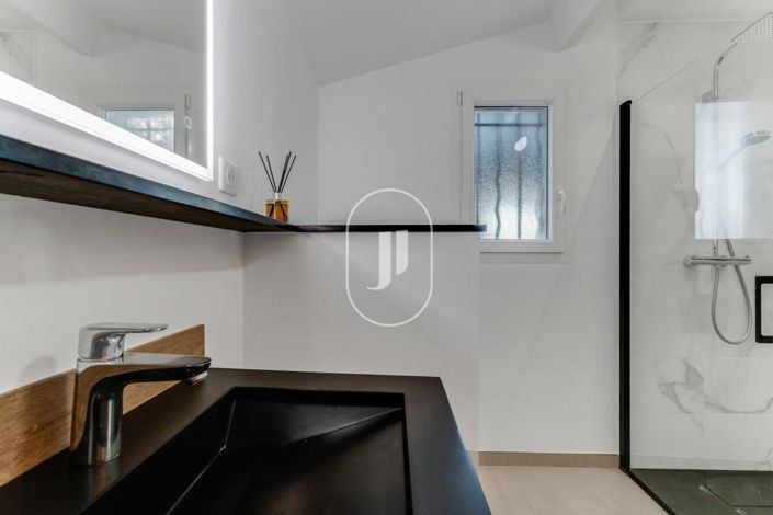 Image No.11-6 Bed House for sale