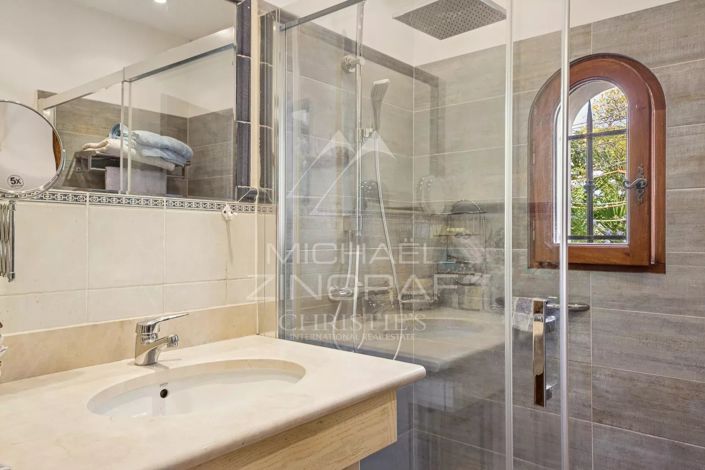 Image No.10-4 Bed House for sale