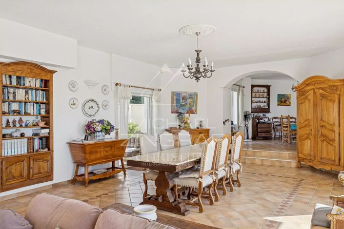 Image No.6-4 Bed House for sale