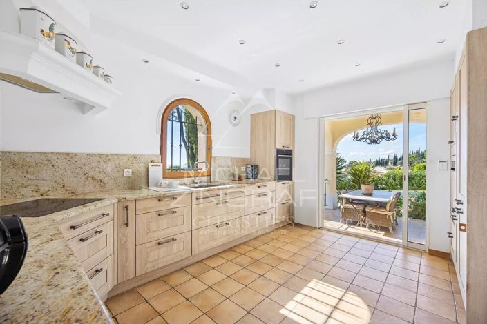 Image No.8-4 Bed House for sale