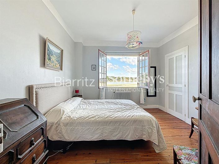 Image No.5-9 Bed House for sale