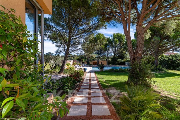 Image No.2-4 Bed House for sale