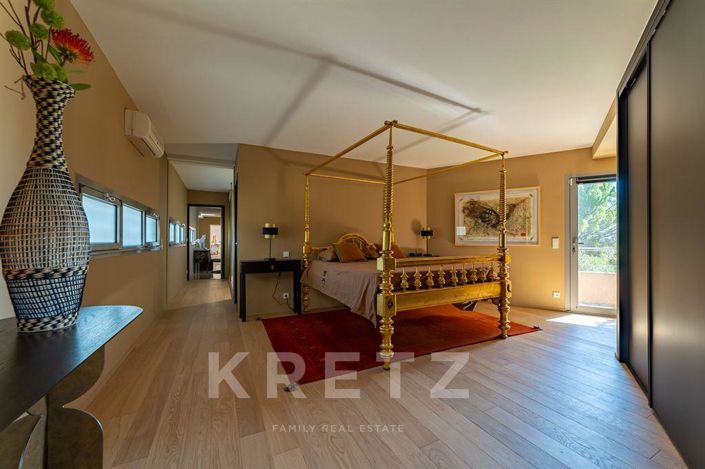 Image No.8-4 Bed House for sale