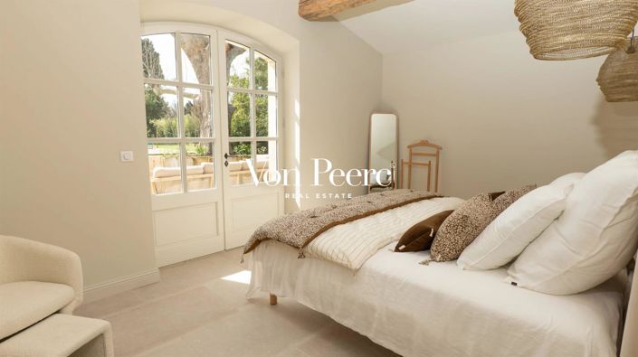 Image No.8-5 Bed House for sale