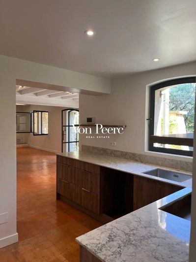 Image No.6-5 Bed House for sale