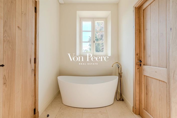 Image No.20-7 Bed House for sale