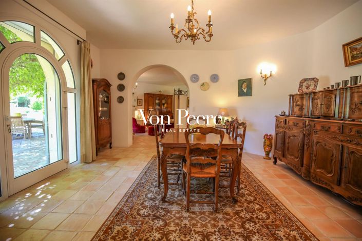 Image No.10-5 Bed House for sale