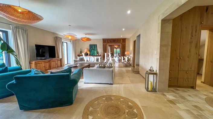 Image No.8-6 Bed House for sale