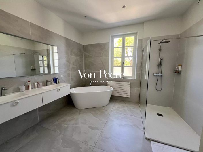 Image No.17-6 Bed House for sale