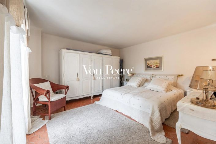 Image No.9-5 Bed House for sale