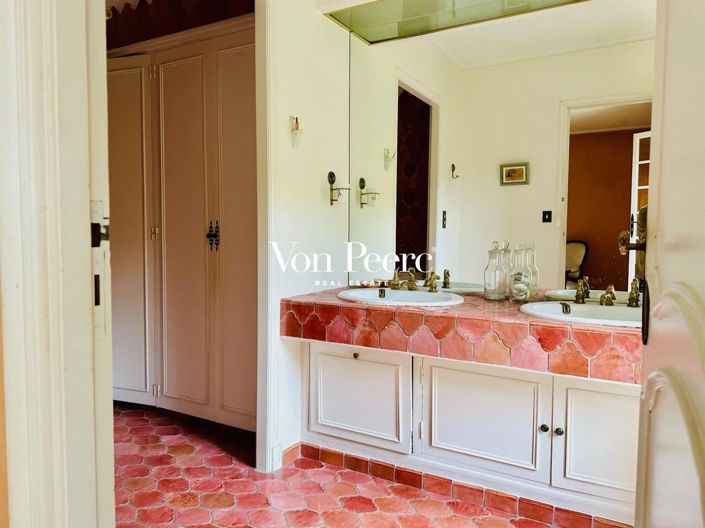 Image No.5-6 Bed House for sale