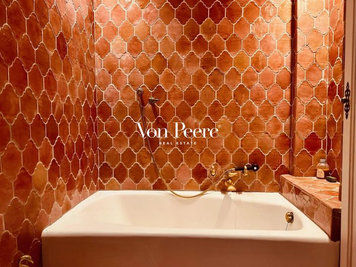 Image No.8-6 Bed House for sale