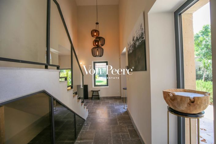 Image No.6-6 Bed House for sale