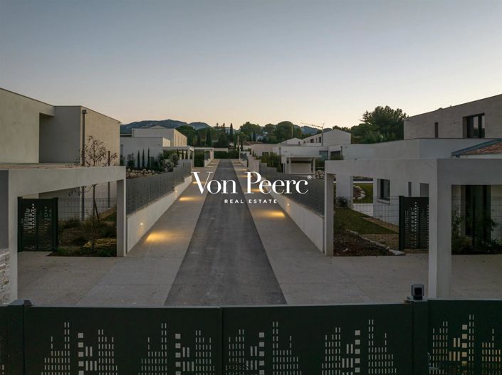 Image No.18-4 Bed House for sale